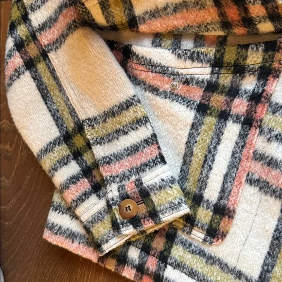 Bagatelle Shacket - Picture 2 of 5